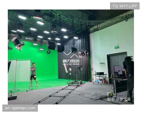 假设冯彦哲去拍综艺，他的化妆间比更衣室还豪华，这反差比剧情还带劲
